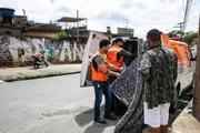 A Defesa Civil orienta moradores a observar sinais que possam indicar movimentação do terreno, como trincas em paredes, rachaduras no solo A Defesa Civil orienta moradores a observar sinais que possam indicar movimentação do terreno, como trincas em paredes, rachaduras no solo