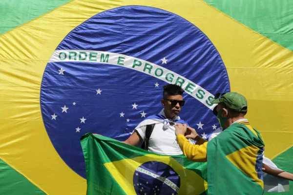 No Dia do Trabalhador, bolsonaristas se reúnem na Avenida Paulista