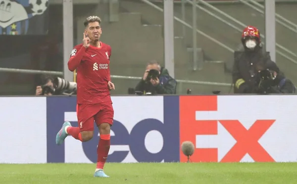 Com gols de Firmino e Salah, Liverpool vence a Internazionale em Milão