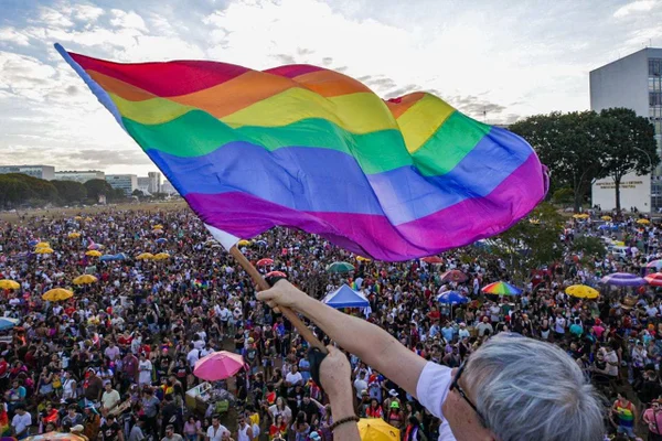 STF: pessoa trans deve ser atendida no SUS conforme ela se identifica