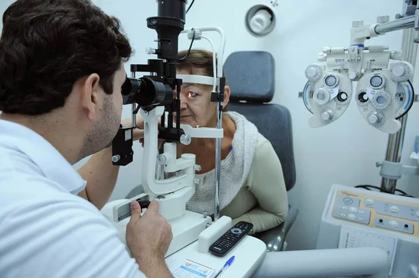 Por que as consultas ao oftalmologista devem acontecer uma vez por ano