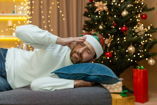 Homem de ressaca no Natal - Metrópoles
