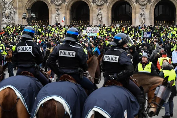Ministro relata oitava morte nos protestos na França