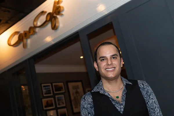 Thiago Meireles celebra aniversário em noite divertida no Copa Café