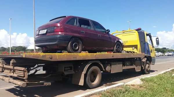 Menos um infrator circulando. DER apreende veículo com R$ 10 mil em débitos