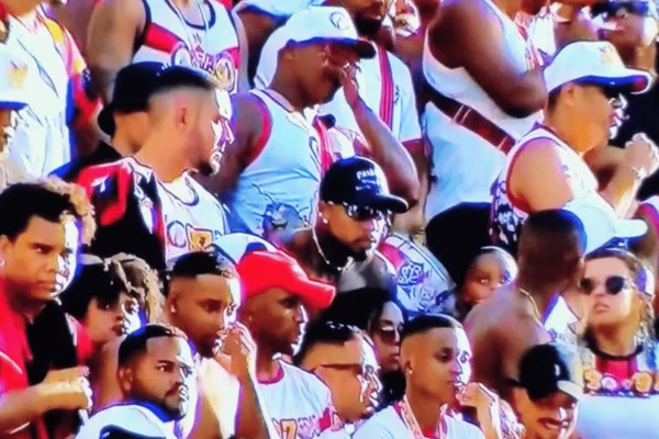 Marinho no meio da torcida organizada do Vitória