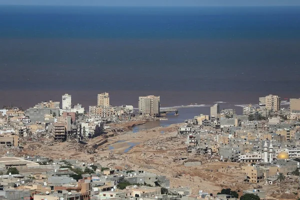 Imagem colorida mostra Vista aérea da cidade de Derna após as enchentes de 13 de setembro de 2023 - Metrópoles