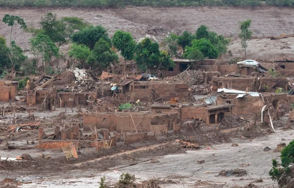 Polícia Federal indicia Samarco, Vale e consultoria por crime ambiental em Mariana