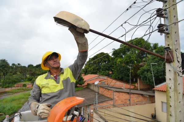Aparecida de Goiânia combate vandalismo na iluminação pública