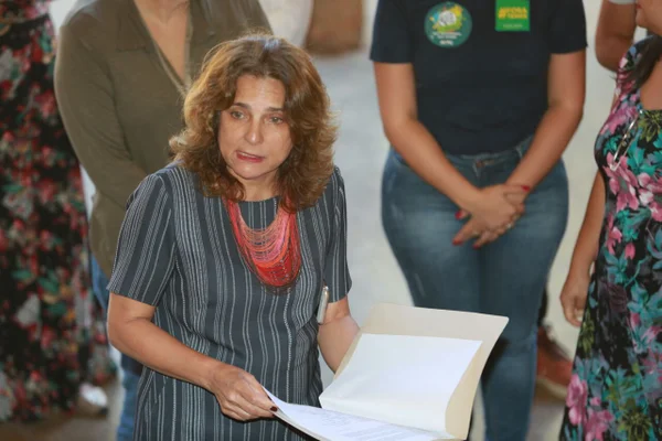 Reitora da UnB divulga carta convocando voto “em defesa da democracia”