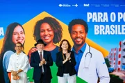 Lula (PT) ao lado da primeira-dama Janja e da ministra da Casa Civil Miriam Belchior