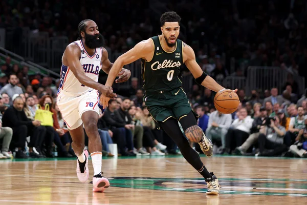 Celtics vencem 76ers com show da dupla Tatum-Brown na abertura da NBA