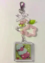 Chaveiro temático de Pokémon com cartinha recortada Chaveiro temático de Pokémon com cartinha recortada