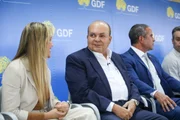 "São dois enxovais. De inverno e verão. A média de valor estimada será de R$ 40 por peça.  Vamos investir mais de R$ 200 milhões na confecção. Estamos muito felizes em contribuir com geração de emprego e renda".