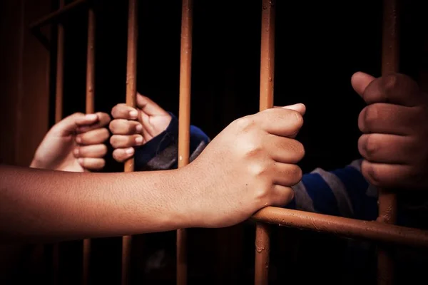 Prisioneiras é sobre sexualidade lésbica na cadeia