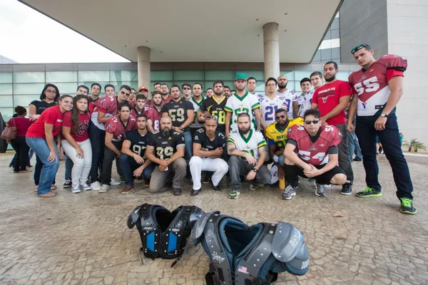 Atletas de futebol americano buscam apoio na Câmara para manter jogos nos estádios