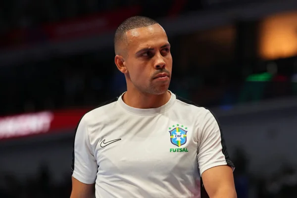 Imagem colorida de Ferrão