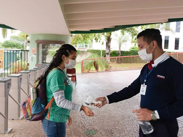 Controle de saúde e higiene dos alunos e colaboradores são seguidos rigorosamente Controle de saúde e higiene dos alunos e colaboradores são seguidos rigorosamente
