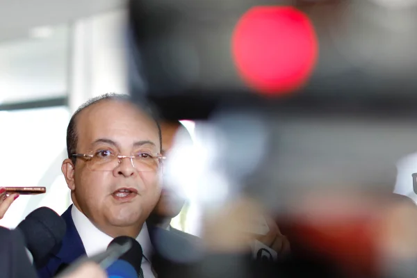 Ibaneis sobre servidores: “Não vou dar reajuste a ninguém este ano”