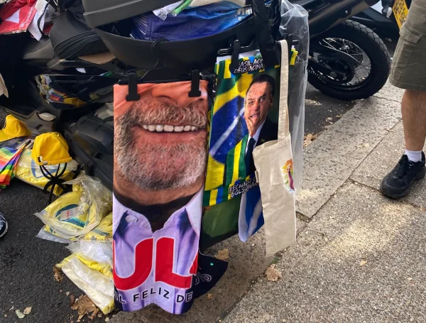 Eleição: Londres tem lulistas x bolsonaristas, samba e até venda de toalhas - destaque galeria