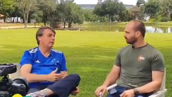 Para Bolsonaro, pressa por uma vacina contra a Covid-19 “não se justifica”