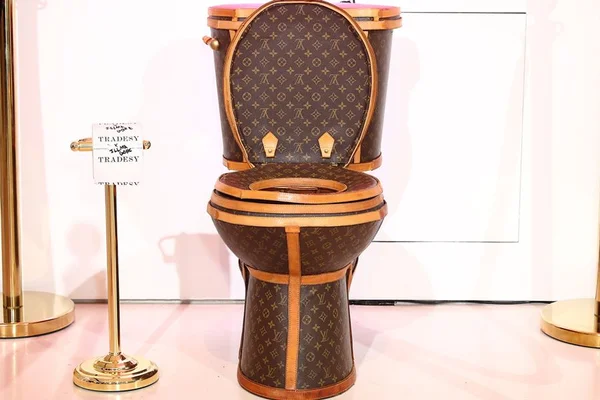 Que tal pagar R$ 328 mil para ter uma privada da Louis Vuitton?