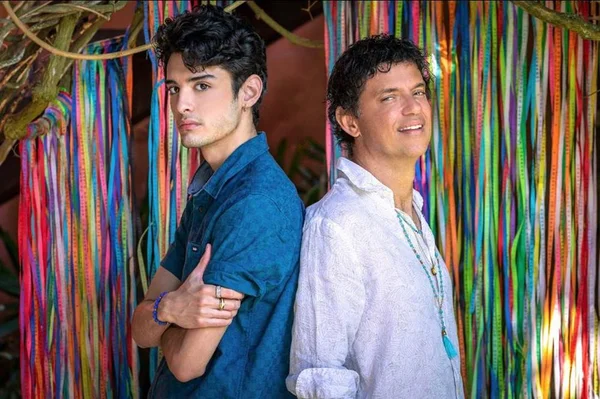 Jorge Vercillo e filho cantam juntos no Dia dos Pais do Pátio Brasil