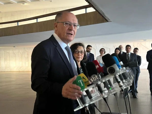 Em reunião interministerial, Alckmin corrobora Lula: “Baixar os juros”