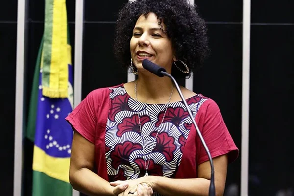 deputada aurea carolina
