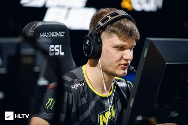 Ucraniano S1mple é uma das esperanças da Na'Vi no clássico com a Faze