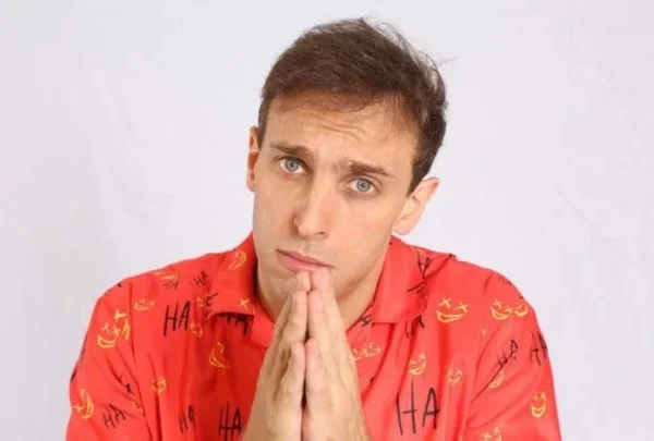 Léo Lins, humorista, ator e escritor brasileiro- Metrópoles