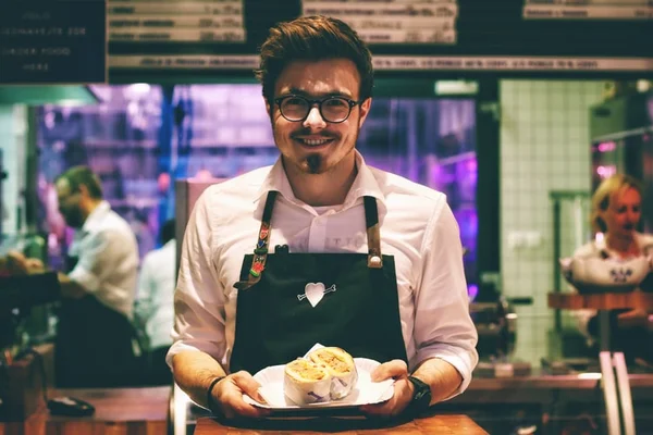 Segredos dos restaurantes: como o estabelecimento realmente ganha dinheiro?