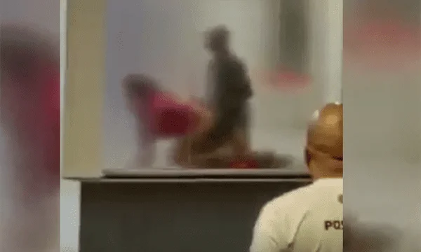 Casal faz sexo em agência bancária: o que há por trás desse fetiche?