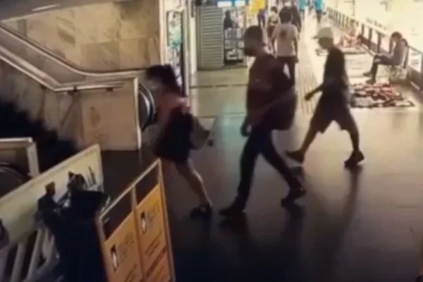 Vídeo: homem é flagrado ao furtar celular na Rodoviária do Plano