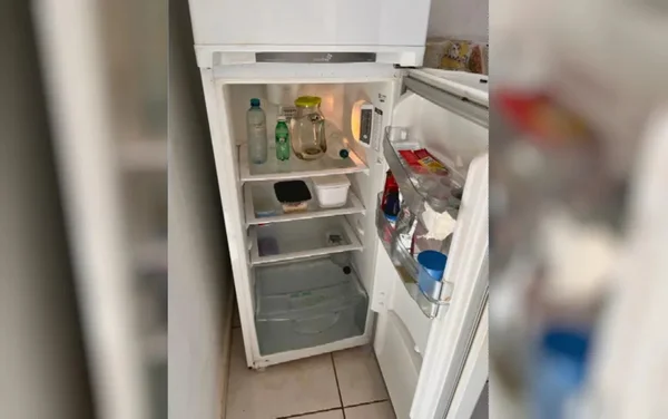 imagem colorida geladeira vazia idosa mantida carcere