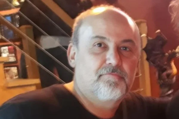 montagem com duas fotos do empresário Carlos dos Santos Monteiro, o Nenê, dono do Rock Malta Bar, morto por homem dentro de seu estabelecimento - Metrópoles