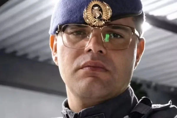 Foto colorida de policial morto após assalto, na Ponte do Aricanduva, na Marginal Tietê.