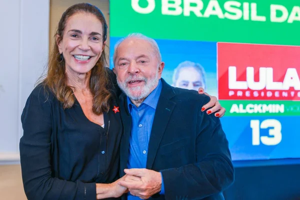 imagem colorida de Lula e a ex-jogadora de vôlei Isabel