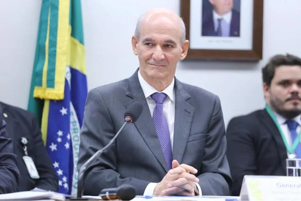 GSI promete apuração célere sobre informações compartilhadas com Cid