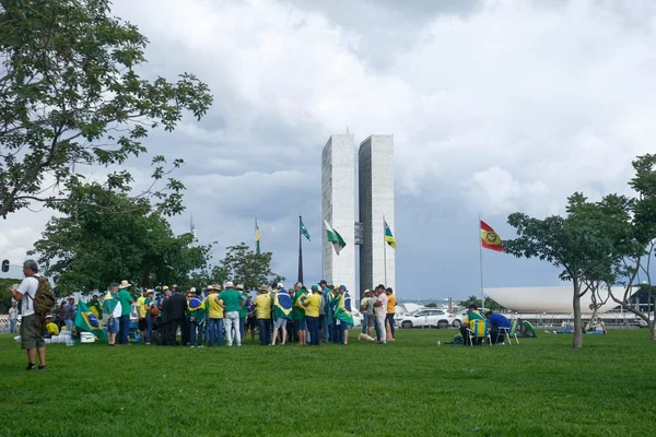 Bolsonaristas ocupam Esplanada para manifestação no Dia do Evangélico
