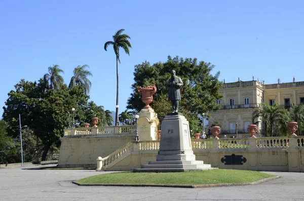 Incêndio no Museu Nacional ameaça pesquisas geológicas e na Antártica