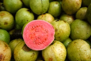 A goiaba é uma das frutas com o maior índice de proteína em sua composição