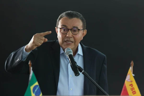 Carlos Siqueira discursa em evento de filiação não apenas de Geraldo Alckmin mas de outras personalidades ao PSB - Metrópoles