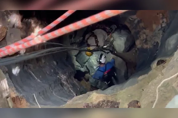 pesquisador da UFMG resgatado em caverna
