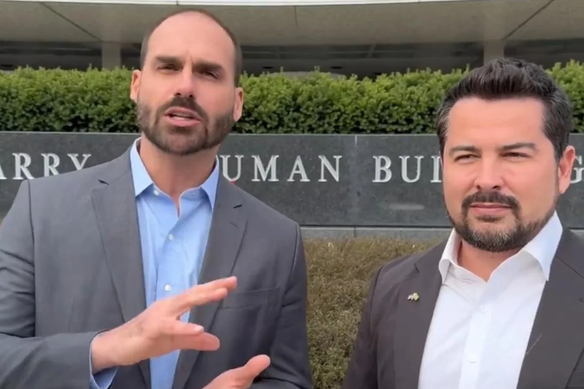 Eduardo Bolsonaro e Paulo Figueiredo afirmam que sanções dos EUA a Barroso serão mantidas