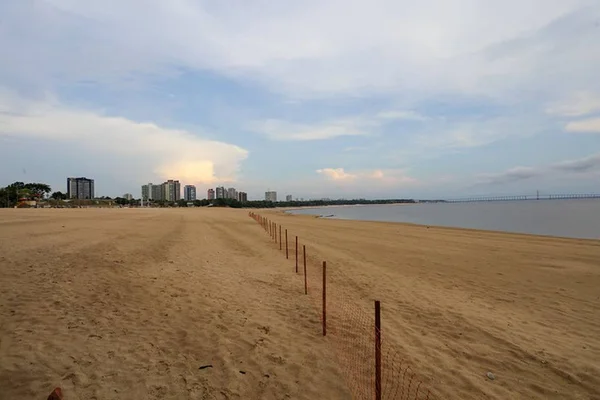 População de Manaus sofre com seca extrema e queimadas recordes