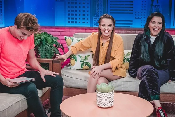 Maraisa descobre em entrevista que já ficou com entrevistador