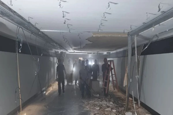 Parte do teto do túnel do tempo da Câmara dos Deputados desaba