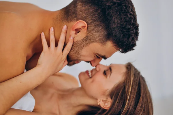 10 posições para fazer um sexo cheio de conexão e contato olho no olho