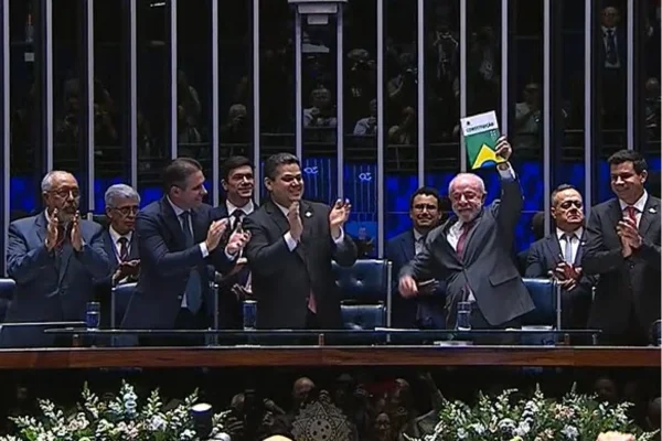 Lula no Congresso Nacional para promulgação do PEC do fim da escala 6x1